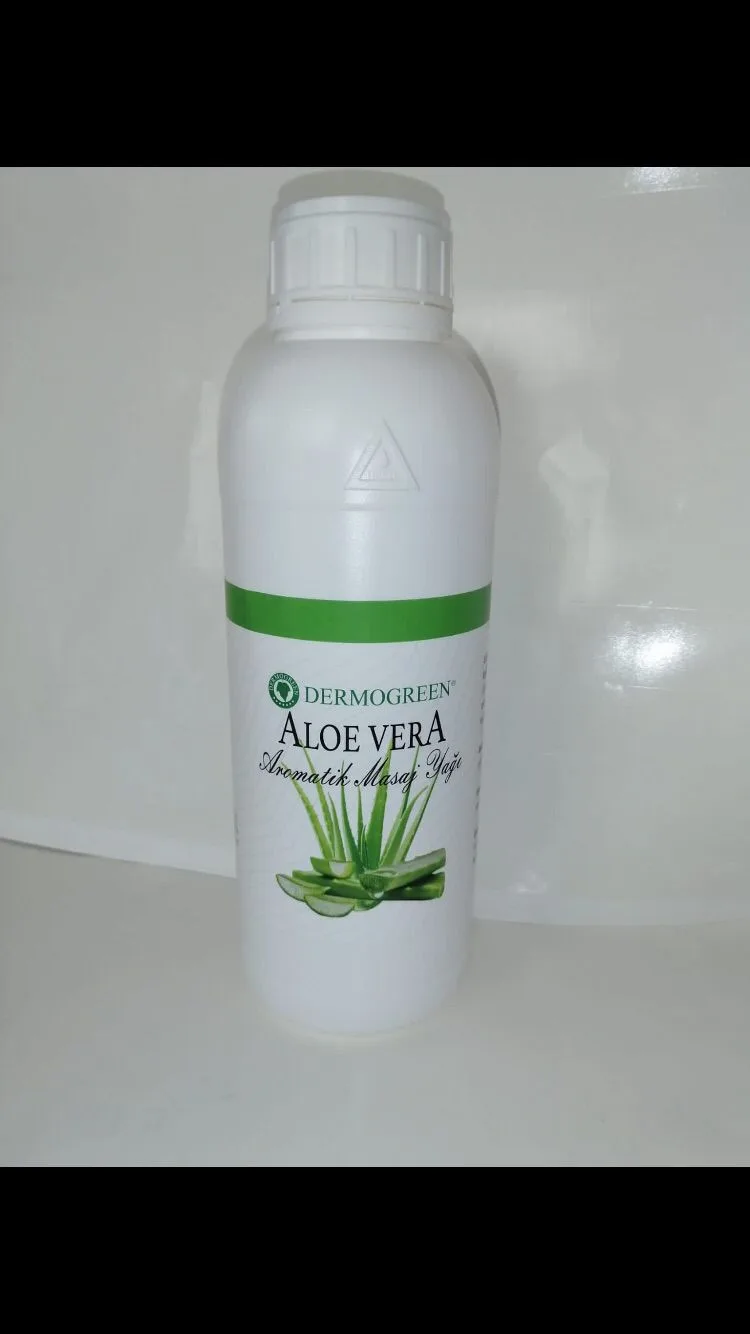Beyaz şişede aloe vera aromalı masaj yağı