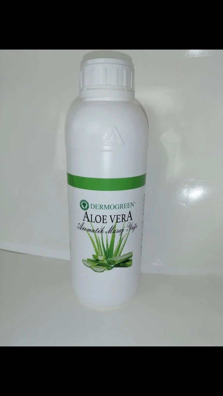 Beyaz şişede aloe vera aromalı masaj yağı